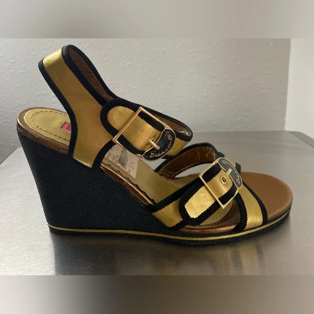BETSEY JOHNSON… WOMENS Chic Gold and Black Wedge Sandals